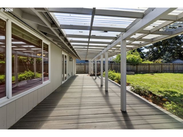 1758 RAINBOW Dr, Springfield, OR 97477