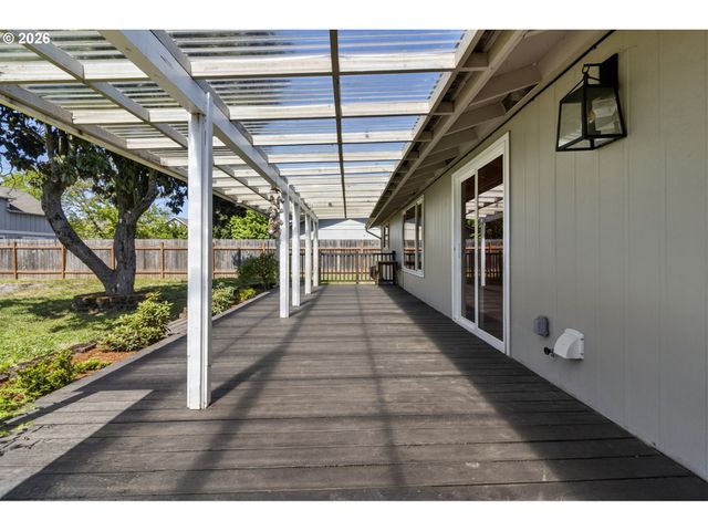 1758 RAINBOW Dr, Springfield, OR 97477