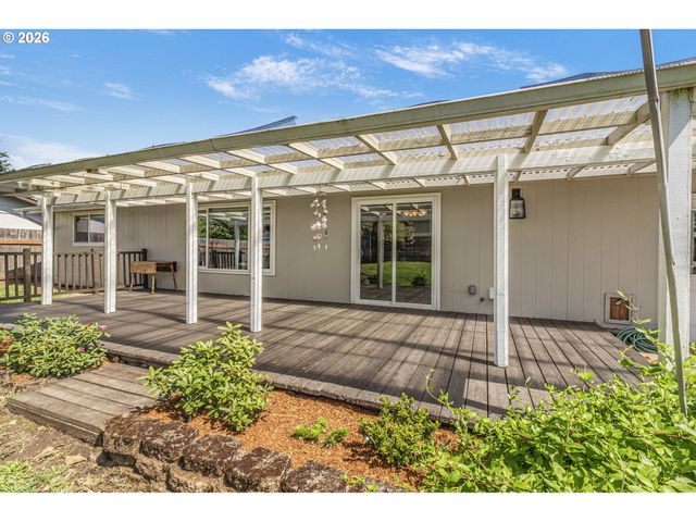 1758 RAINBOW Dr, Springfield, OR 97477
