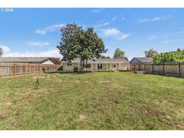 1758 RAINBOW Dr, Springfield, OR 97477