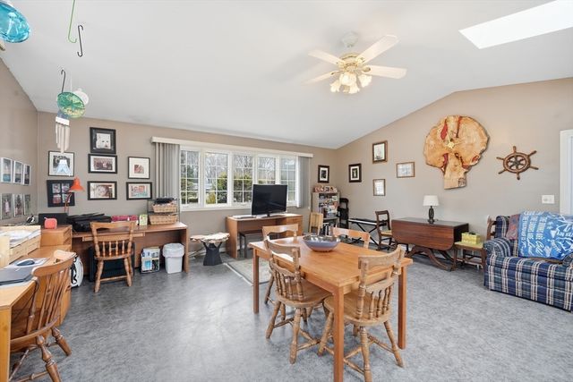 53 West St, Granby, MA 01033