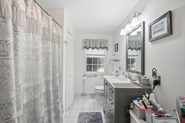 53 West St, Granby, MA 01033