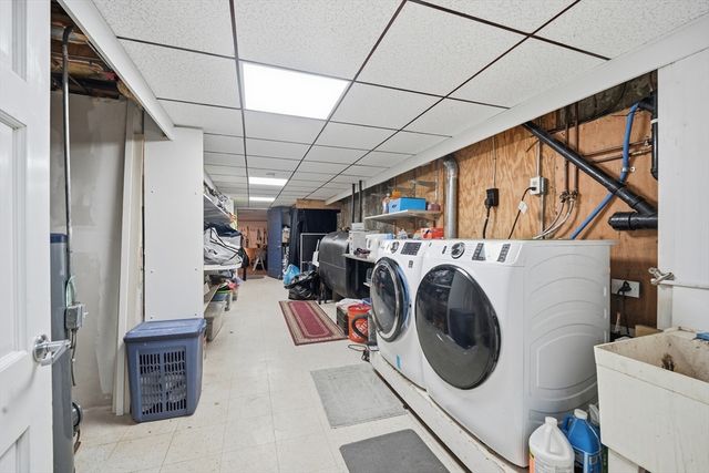 53 West St, Granby, MA 01033