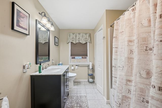 53 West St, Granby, MA 01033