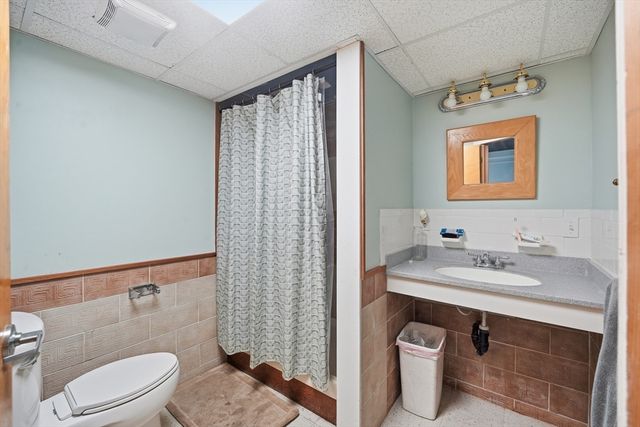 53 West St, Granby, MA 01033