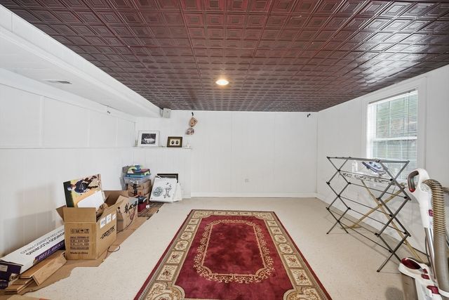 53 West St, Granby, MA 01033