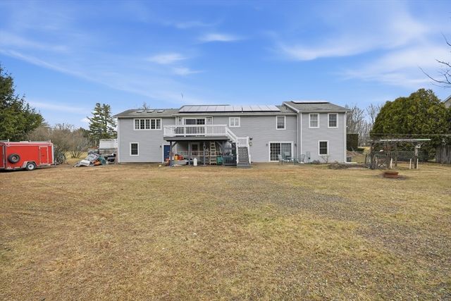 53 West St, Granby, MA 01033