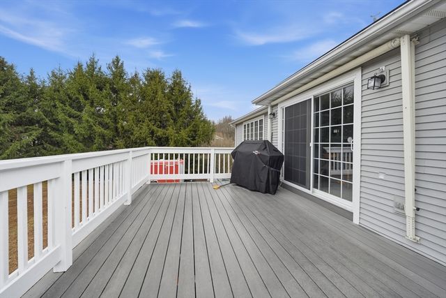 53 West St, Granby, MA 01033