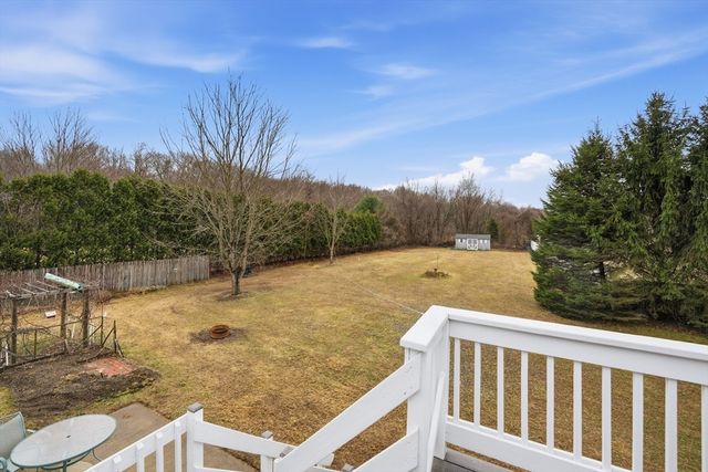 53 West St, Granby, MA 01033