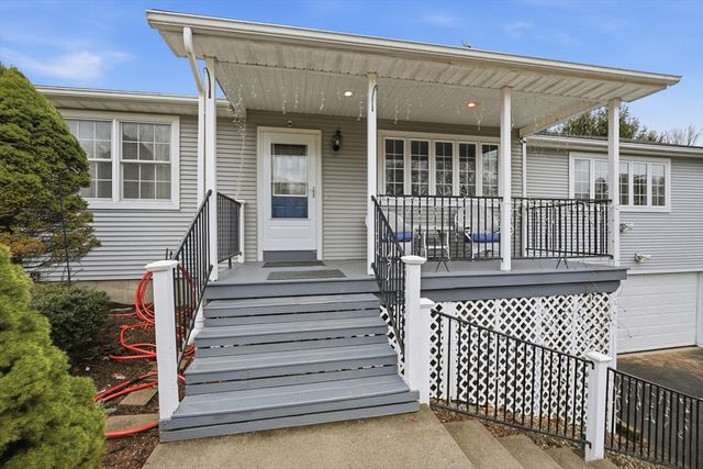 53 West St, Granby, MA 01033