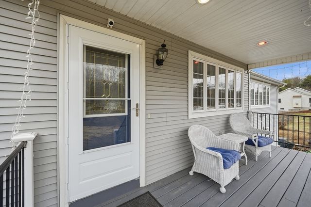 53 West St, Granby, MA 01033