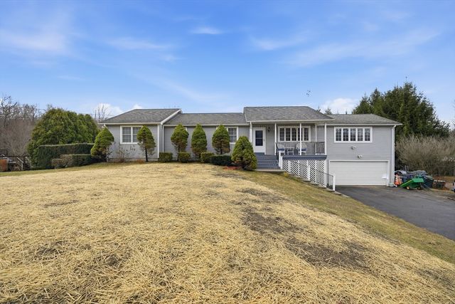 53 West St, Granby, MA 01033