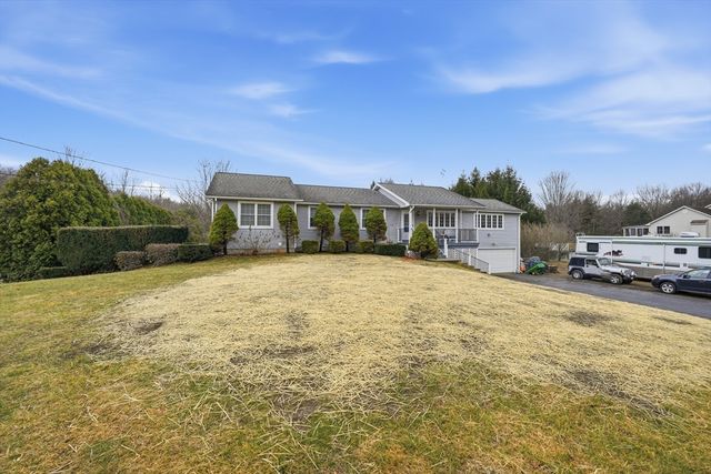 53 West St, Granby, MA 01033