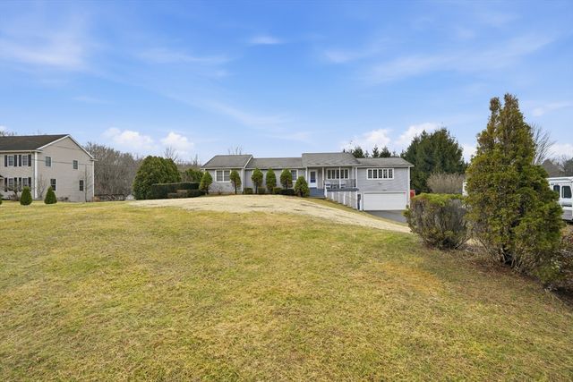 53 West St, Granby, MA 01033