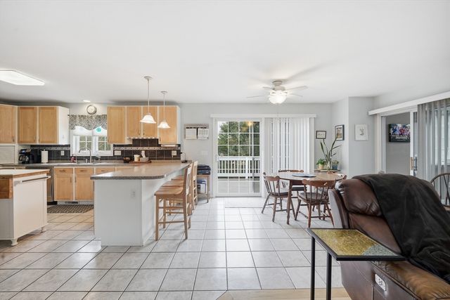 53 West St, Granby, MA 01033