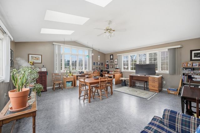 53 West St, Granby, MA 01033