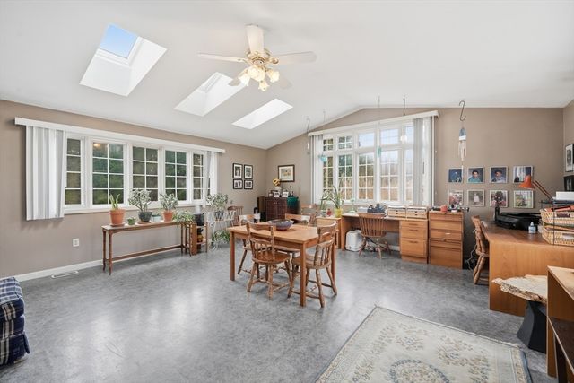 53 West St, Granby, MA 01033