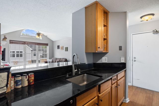 6010 Chasewood Parkway 205, Minnetonka, MN 55343
