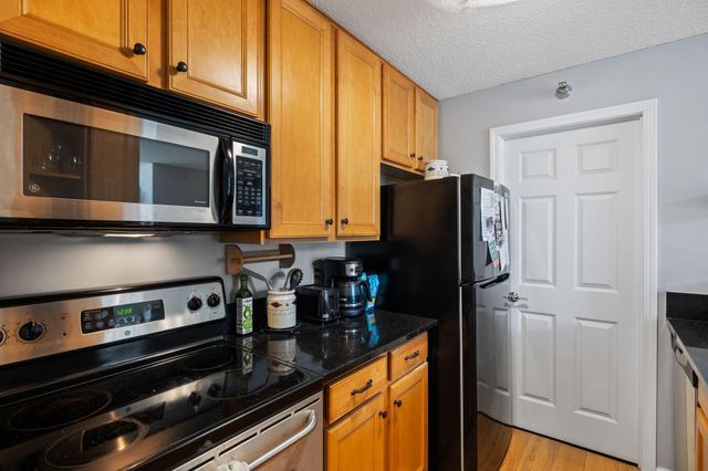 6010 Chasewood Parkway 205, Minnetonka, MN 55343