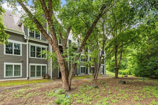 6010 Chasewood Parkway 205, Minnetonka, MN 55343