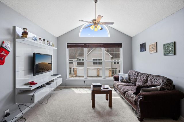 6010 Chasewood Parkway 205, Minnetonka, MN 55343
