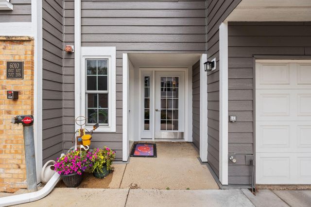 6010 Chasewood Parkway 205, Minnetonka, MN 55343