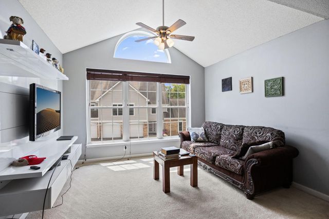 6010 Chasewood Parkway 205, Minnetonka, MN 55343