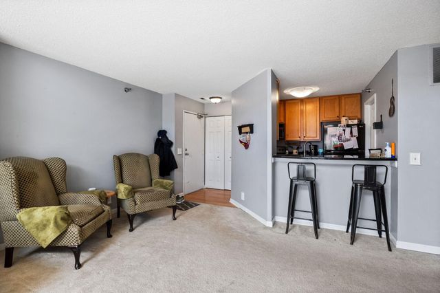 6010 Chasewood Parkway 205, Minnetonka, MN 55343
