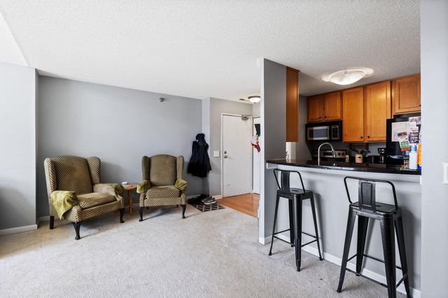 6010 Chasewood Parkway 205, Minnetonka, MN 55343