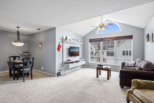 6010 Chasewood Parkway 205, Minnetonka, MN 55343
