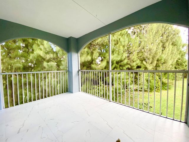 815 W Boynton Beach Boulevard 16-201, Boynton Beach, FL 33426