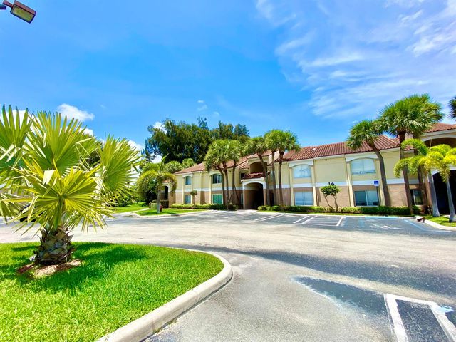 815 W Boynton Beach Boulevard 16-201, Boynton Beach, FL 33426