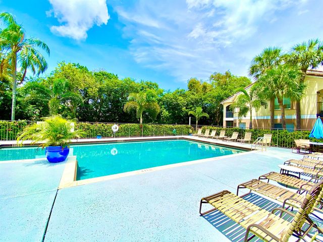 815 W Boynton Beach Boulevard 16-201, Boynton Beach, FL 33426