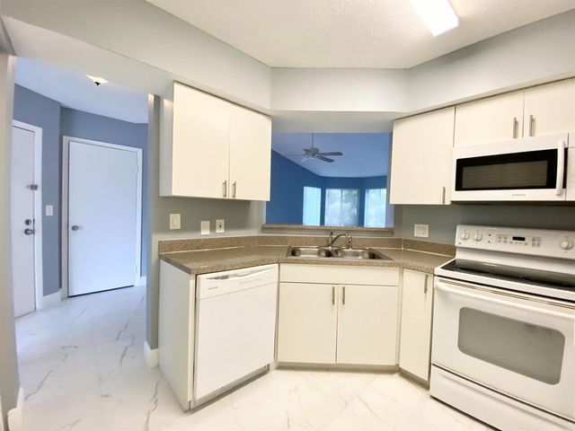 815 W Boynton Beach Boulevard 16-201, Boynton Beach, FL 33426