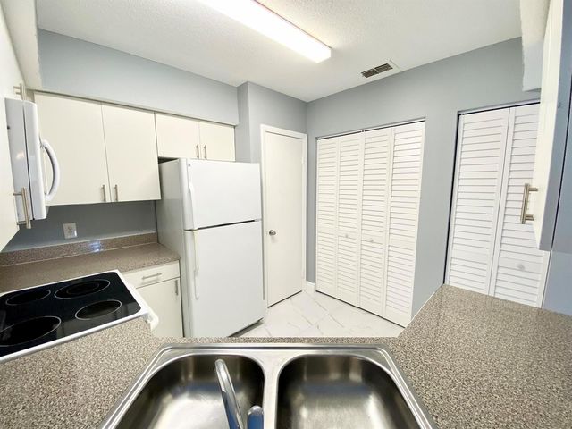 815 W Boynton Beach Boulevard 16-201, Boynton Beach, FL 33426