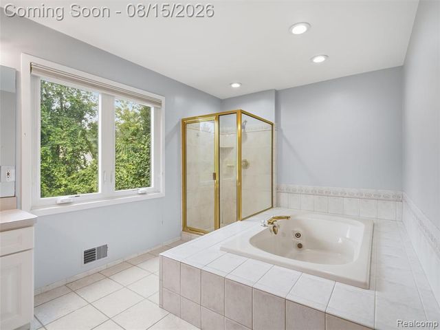 4505 Mariners Court, White Lake, MI 48386