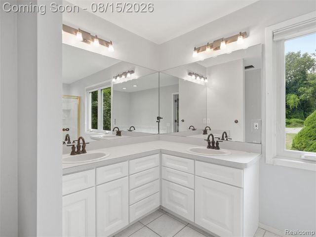 4505 Mariners Court, White Lake, MI 48386