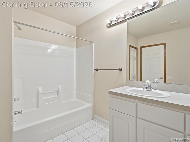 4505 Mariners Court, White Lake, MI 48386