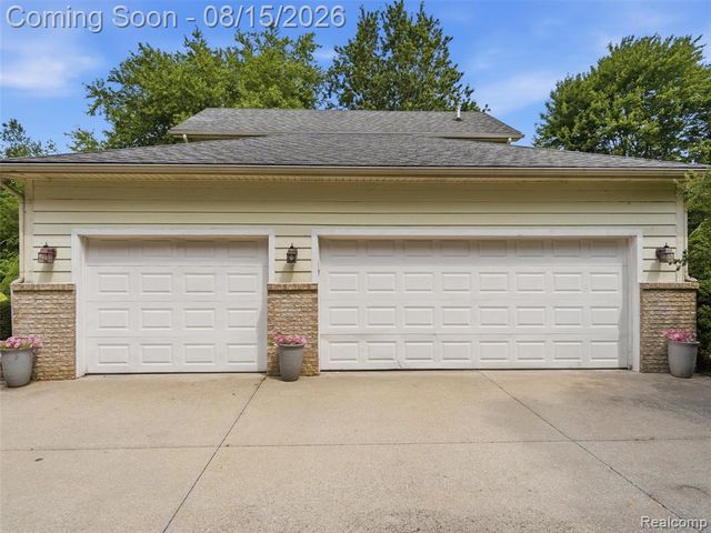 4505 Mariners Court, White Lake, MI 48386