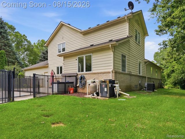 4505 Mariners Court, White Lake, MI 48386