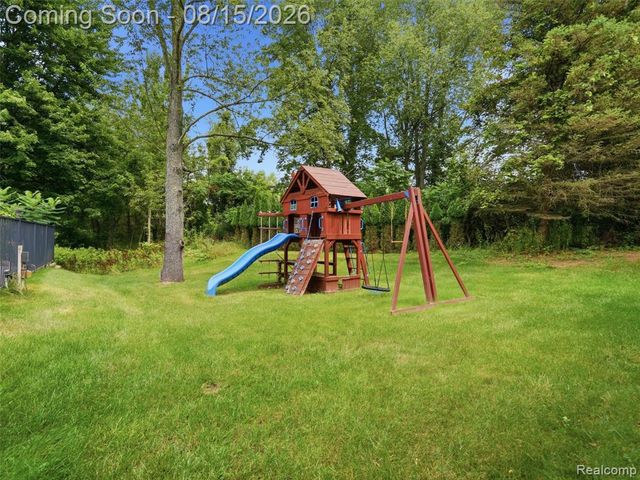 4505 Mariners Court, White Lake, MI 48386