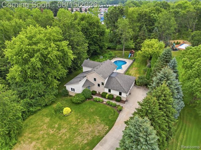 4505 Mariners Court, White Lake, MI 48386