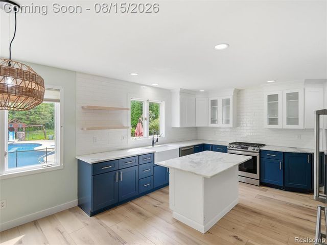 4505 Mariners Court, White Lake, MI 48386