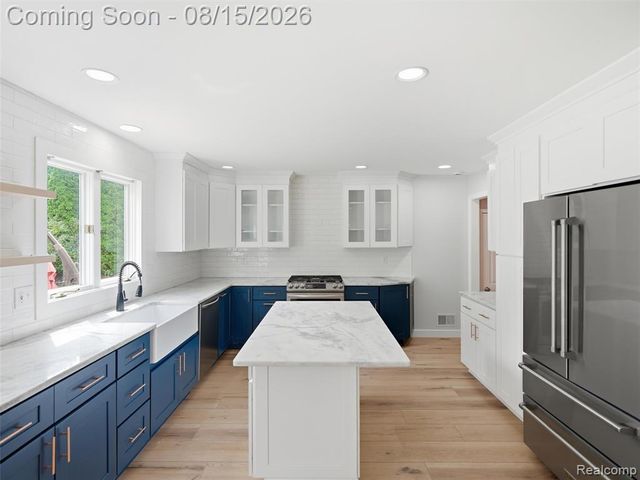 4505 Mariners Court, White Lake, MI 48386