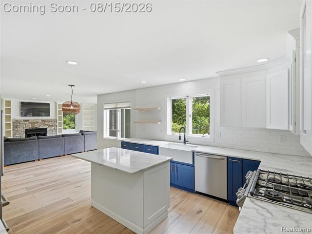 4505 Mariners Court, White Lake, MI 48386
