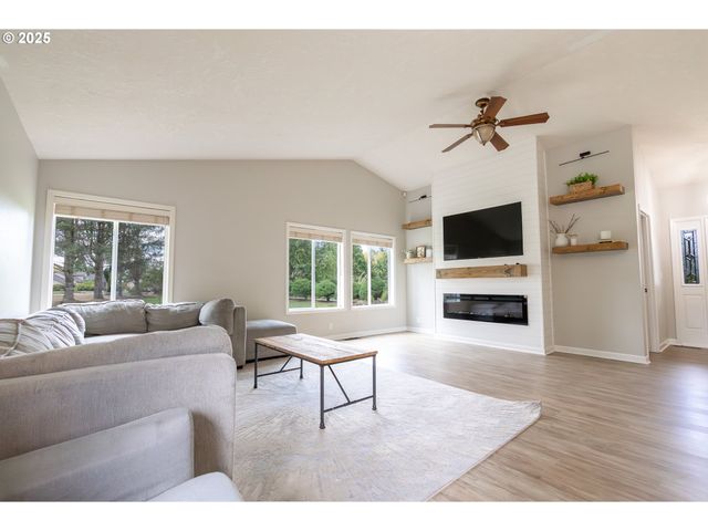 1140 Ne CLOVER VALLEY Ct, Salem, OR 97317