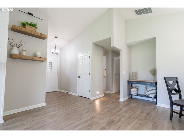 1140 Ne CLOVER VALLEY Ct, Salem, OR 97317