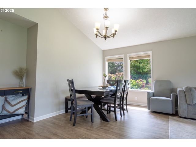 1140 Ne CLOVER VALLEY Ct, Salem, OR 97317