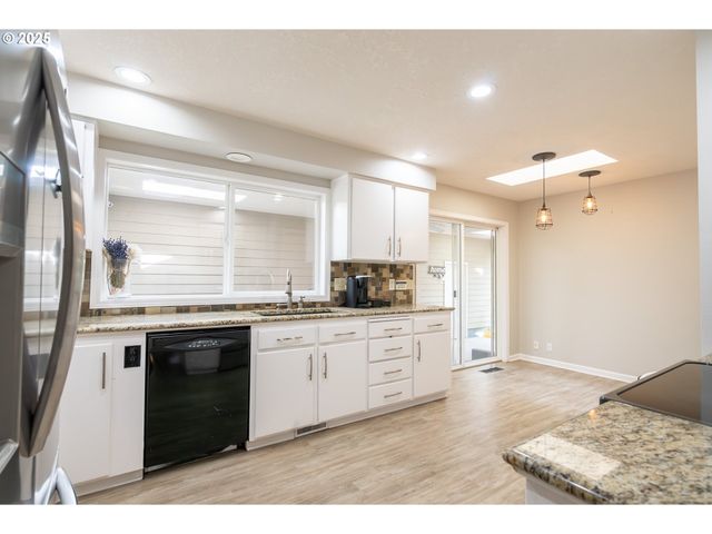 1140 Ne CLOVER VALLEY Ct, Salem, OR 97317