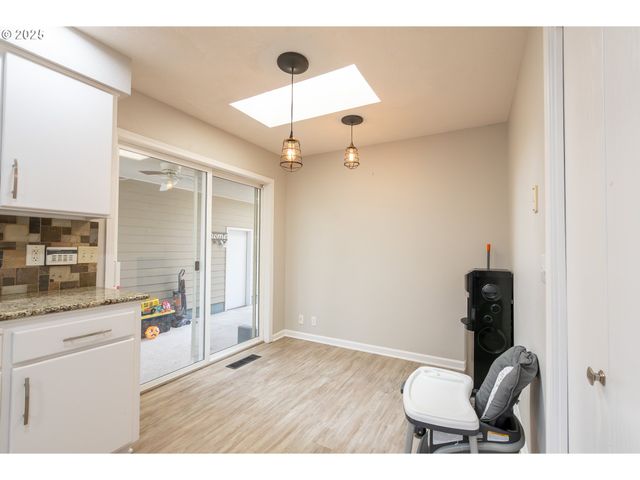 1140 Ne CLOVER VALLEY Ct, Salem, OR 97317